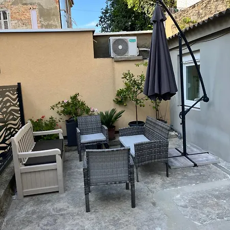 Via Dell' Arena * 풀라