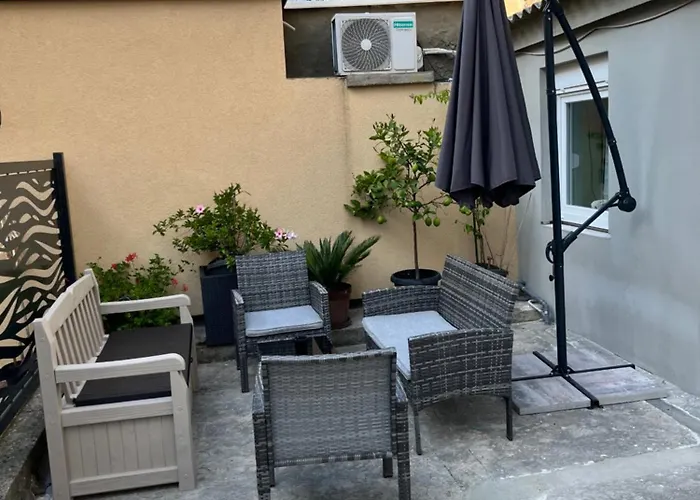 Via Dell' Arena * 풀라