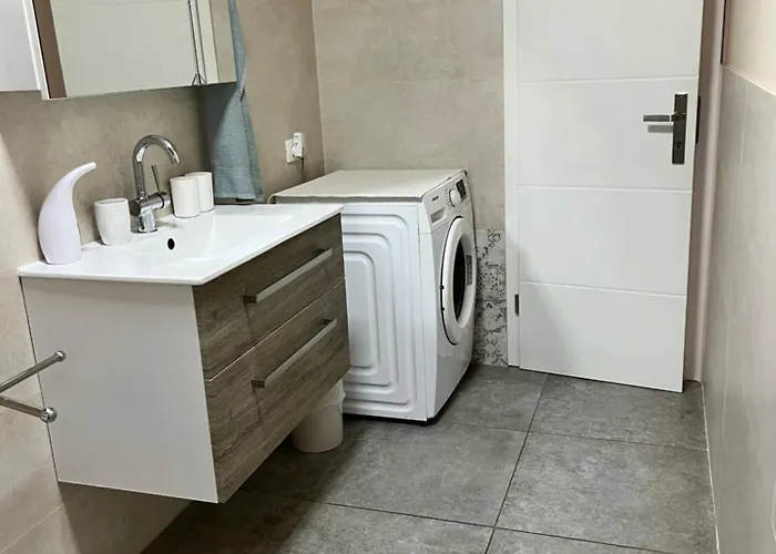 Via Dell' Arena * 풀라